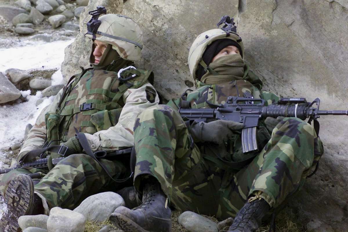 W pobliżu amerykańskiego konsulatu w mieście Herat, w północno-zachodnim Afganistanie, wybuchł samochód pułapka podstawiony przez talibskich bojowników. następnie wywiązała się wymiana ognia z siłami bezpieczeństwa - podały władze.