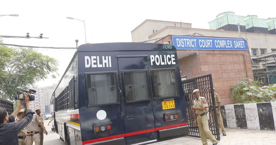 Sąd w Delhi skazał na karę śmierci przez powieszenie czterech mężczyzn, sprawców brutalnego gwałtu w grudniu 2012 roku na 23-letniej kobiecie, która zmarła następnie w wyniku obrażeń. Wyrok musi jeszcze zatwierdzić sąd wyższej instancji.