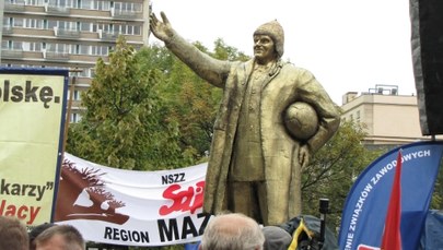Pomnik Donalda Tuska stanął przed Sejmem