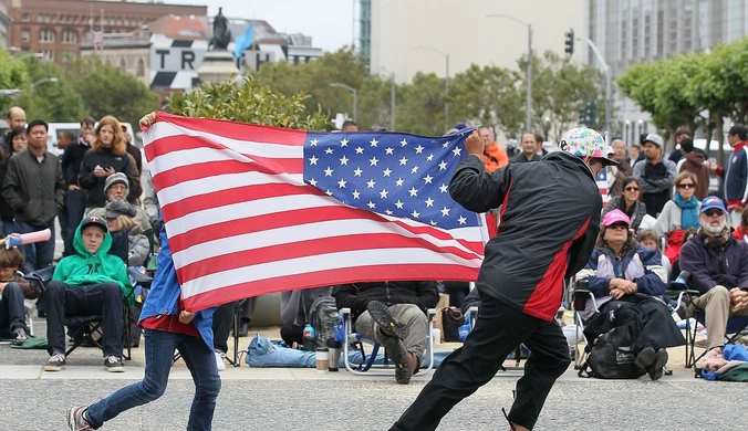 Młodzi globalni Amerykanie: Nie wierzą w wyższość USA, nie chcą wojen