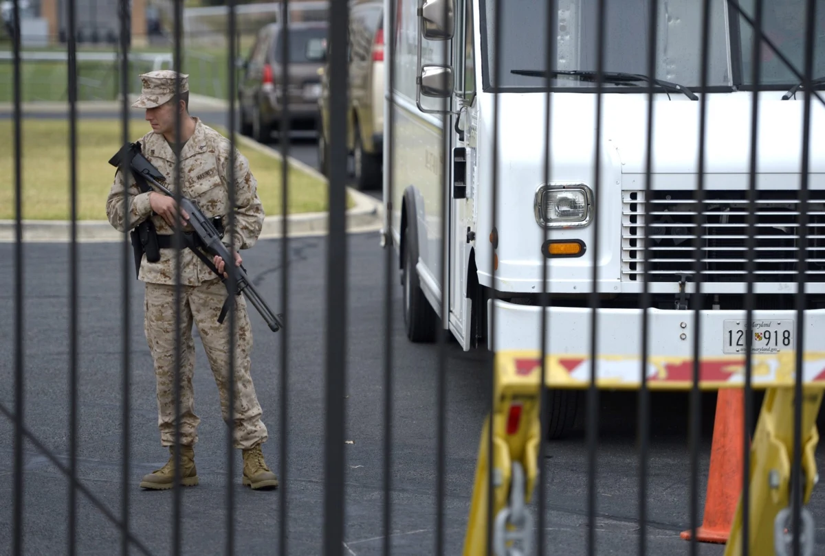 Strzelanina w siedzibie Marynarki Wojennej w Waszyngtonie. Trwa policyjna obława. Według najnowszych informacji przekazanych przez waszyngtońską policję i burmistrza miasta, co najmniej trzynaście osób zginęło, a inni zostali ranni. Wśród zabitych jest napastnik. Według niepotwierdzonych informacji, jeszcze dwóch pozostałych sprawców może być w budynku. 