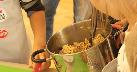 Warzywa i owoce też mogą super smakować - mówią jednym głosem dzieci, które wzięły udział w warsztatach kulinarnych w urzędzie wojewódzkim w Olsztynie. 