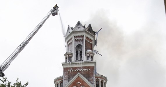 Białostocka prokuratura formalnie wszczęła śledztwo, które ma ustalić okoliczności i przyczyny pożaru kościoła św. Wojciecha. W niedzielę spłonęła tam konstrukcja dachu kościelnej wieży. Straty materialne oszacowano na 4 mln zł.