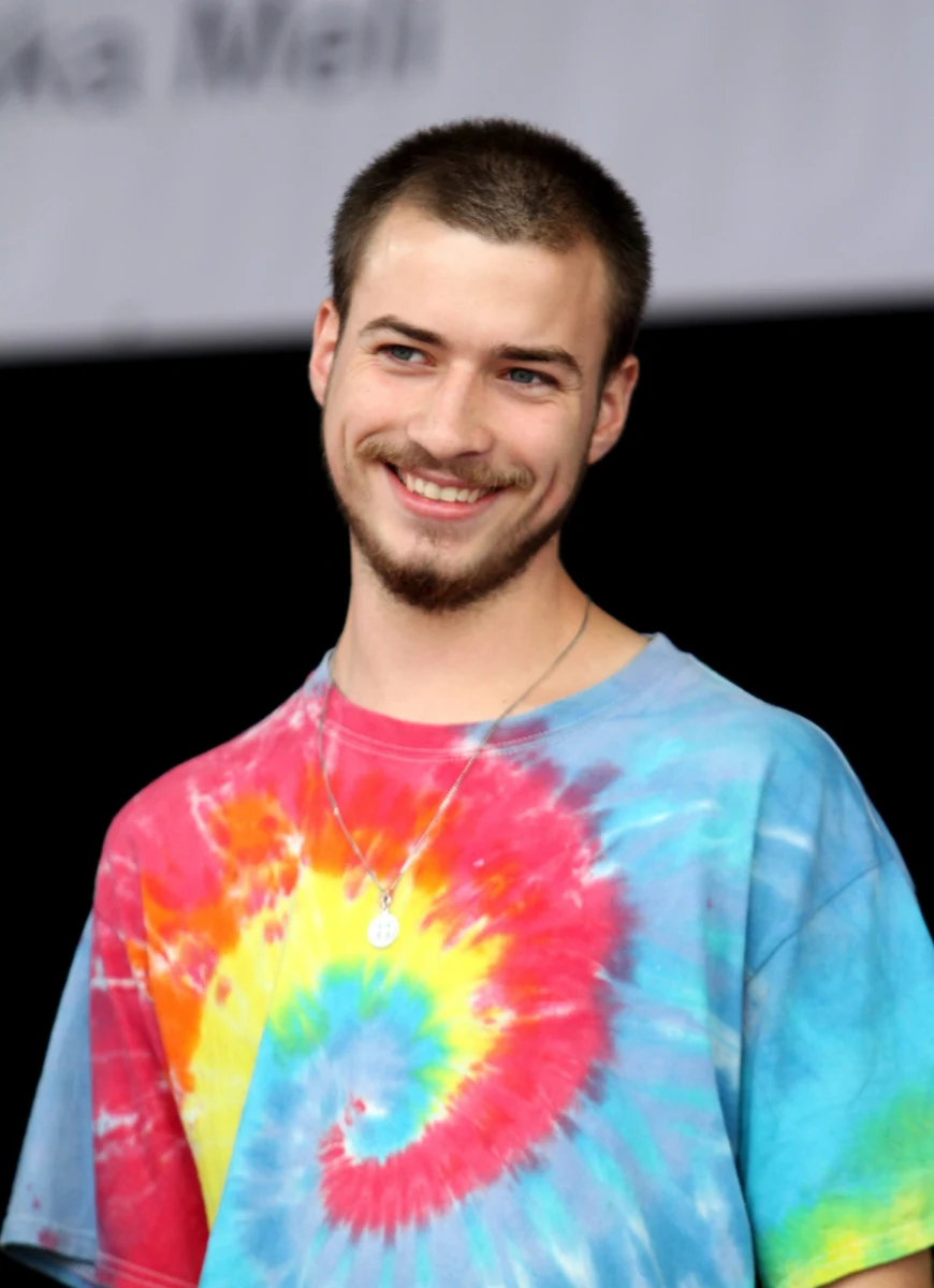 Niezwykła historia niepełnosprawnego Jaśka Meli, najmłodszego w historii zdobywcy dwóch biegunów, trafiła na duży ekran. Film nosi tytuł "Mój biegun". W kinach pojawi się 25 października.