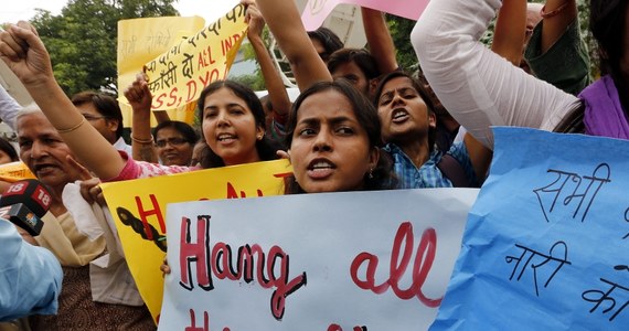 Indyjski sąd uznał pięciu mężczyzn za winnych zbiorowego gwałtu w Bombaju na młodej fotoreporterce, który pod koniec sierpnia wywołał w kraju kolejną falę oburzenia. Bombaj był uważany za najbezpieczniejsze dla kobiet miasto w Indiach.