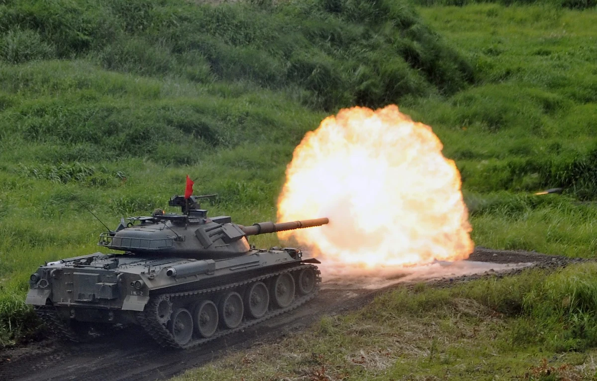 Polscy wojskowi nie dostali zaproszenia, aby uczestniczyć w roli obserwatorów w rozpoczynających się jutro wielkich rosyjsko-białoruskich manewrach Zachód-2013 - dowiedział się reporter RMF FM. Polska nie jest jedynym krajem. Minister obroni Estonii twierdzi, że zaproszenia nie dostały także państwa nadbałtyckie.