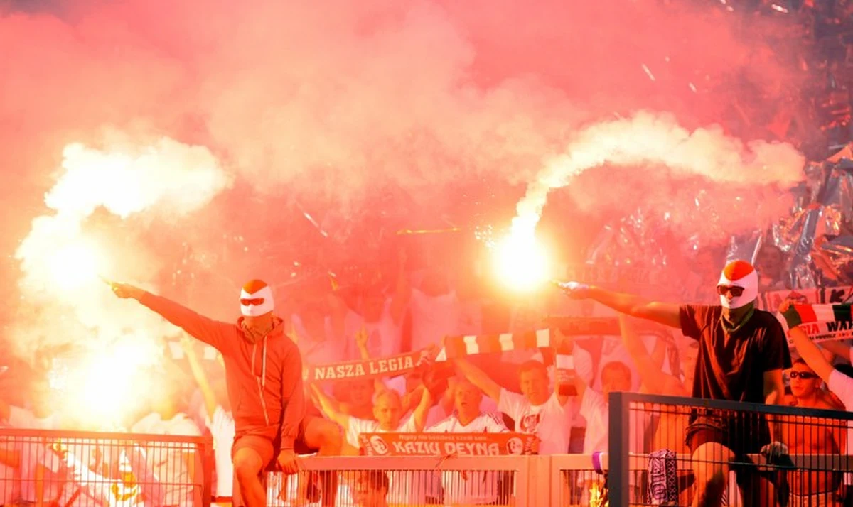 16 polskich kibiców zostało zatrzymanych w Rzymie przed czwartkowym meczem piłkarskiej Ligi Europejskiej Lazio - Legia. Taki jest według włoskich mediów najnowszy bilans niepokojów w Wiecznym Mieście, wywołanych przez kibiców warszawskiego klubu.