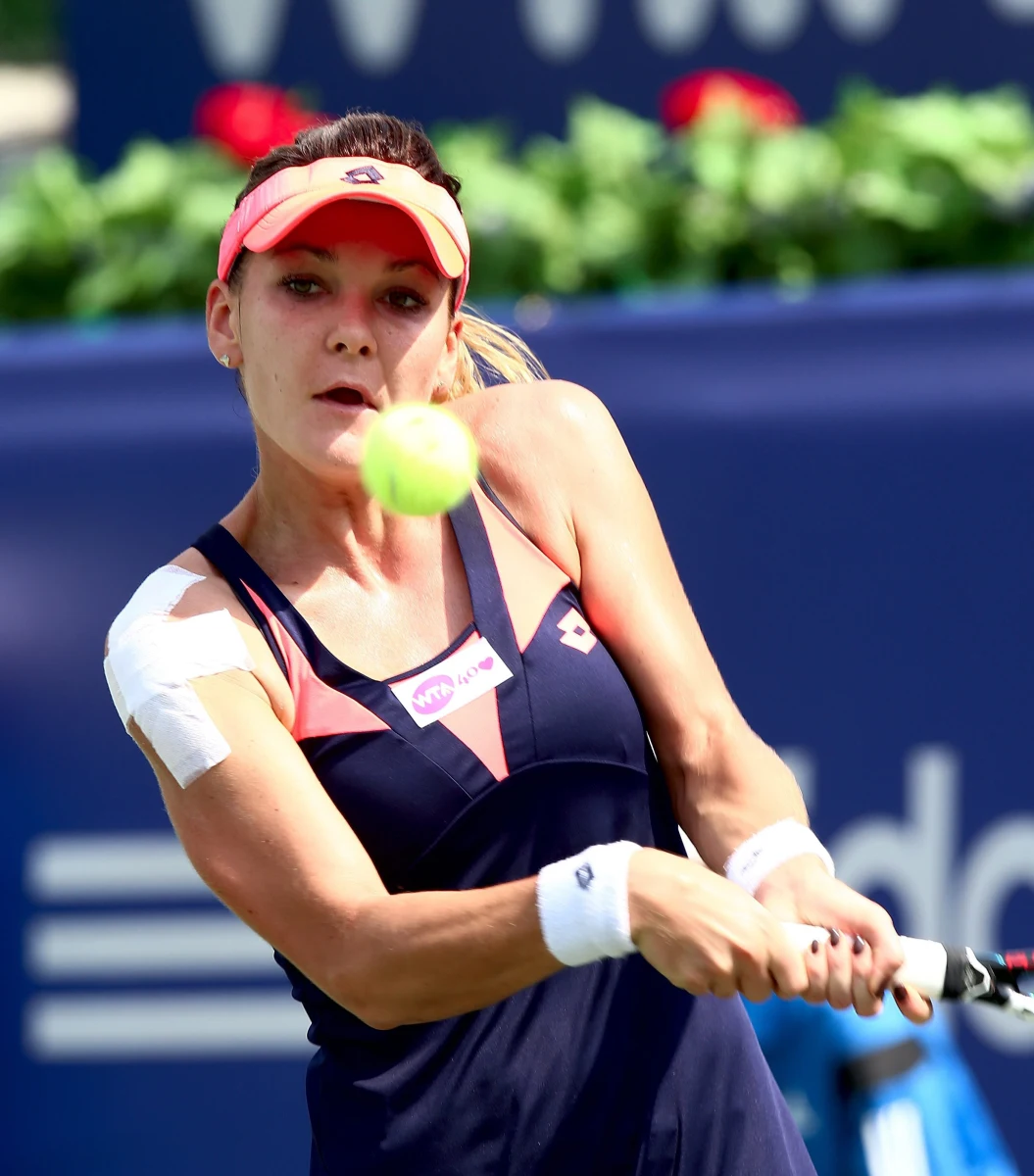Agnieszka Radwańska pokonała Hiszpankę Larę Arruabarrenę 6:0, 6:2 i awansowała do finału turnieju WTA Tour na twardych kortach w Seulu (z pulą nagród 500 tysięcy dolarów). Najwyżej rozstawiona tenisistka nie straciła jeszcze w imprezie seta. 