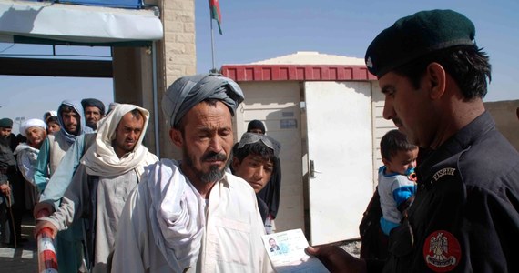 Władze w Pakistanie zwolniły z więzienia mułłę Abdula Ghaniego Baradara, byłego zastępcę dowódcy afgańskich talibów mułły Omara - poinformowało pakistańskie ministerstwo spraw wewnętrznych. 