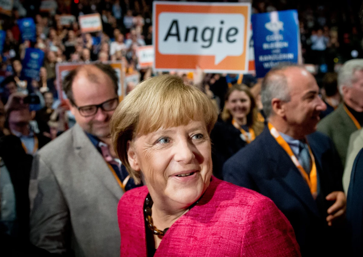 Na błędach trzeba się uczyć, z wpadek wyciągać wnioski, porażki obracać w sukces… Angela Merkel nie powtarza sobie tych reguł, ale po prostu praktycznie je stosuje. Przez ostatnie cztery lata jej rząd miał więcej, niż wcześniej błędów i potknięć, nawet ze strony najważniejszych członków jej rządu, a mimo to dziś prognozy przedwyborcze zapowiadają chadekom kolejny sukces. Co więcej - w tym samym czasie Merkel udało się umocnić swoją pozycję w Europie, a także na świecie. Choć, przede wszystkim we własnym kraju, działała jakby wbrew faktom w otaczającej ją rzeczywistości.