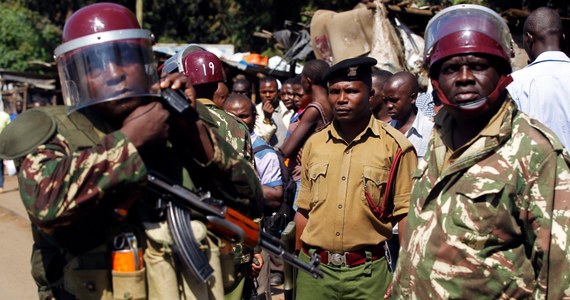 Co najmniej do 22 wzrosła liczba ofiar śmiertelnych ataku grupy uzbrojonych, zamaskowanych mężczyzn na centrum handlowe w Nairobi - informuje Czerwony Krzyż. Jest wielu rannych. Rząd przypuszcza, że jest to atak terrorystyczny. Do akcji wkroczyło wojsko.