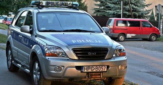 Małopolska policja poszukuje matki półrocznego chłopca, który w stanie krytycznym trafił do szpitala w Tarnowie. Dziecko ma rany na szyi i nadgarstkach, zadane prawdopodobnie nożem.