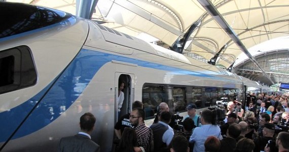 Lada dzień z fabryki we włoskim Savigliano ruszy do Polski drugi pociąg Pendolino kupiony przez PKP Intercity. Na razie trwają odbiory techniczne składu.