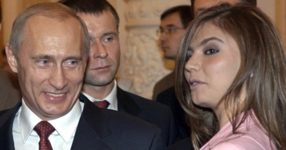 Cała Rosja aż huczy od plotek! Prezydent Władimir Putin w minioną sobotę podobno wziął ślub z olimpijską gimnastyczką Aliną Kabajewą. Wszystko było trzymane w tajemnicy - donosi "Super Express".