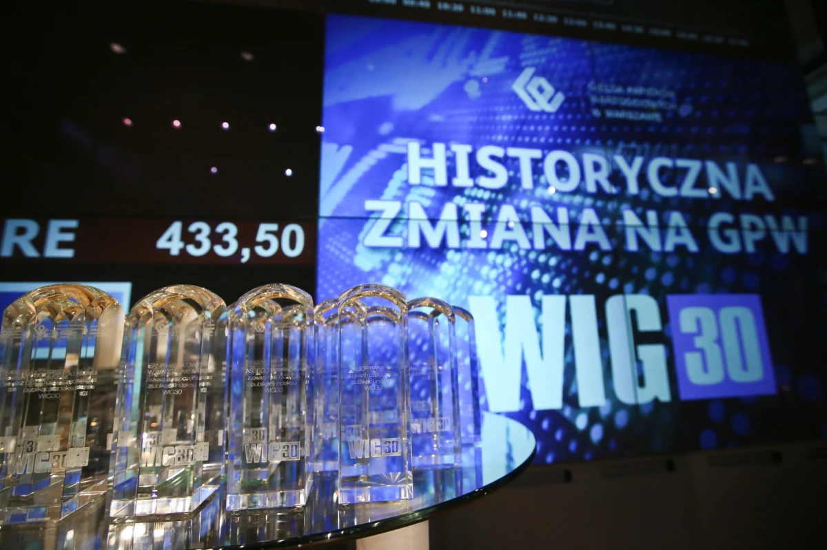 Historyczna zmiana na Warszawskiej Giełdzie Papierów Wartościowych. Po 19 latach najpopularniejszy giełdowy indeks WIG20 odchodzi na drugi plan. Od poniedziałku jego miejsce zajął nowy indeks WIG30.