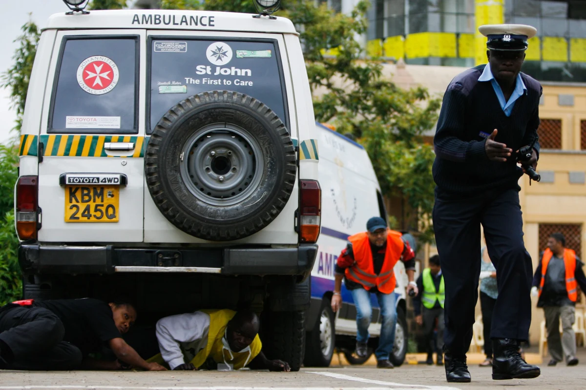 Minister spraw wewnętrznych Kenii Joseph Ole Lenku oświadczył, że z oblężonego centrum handlowego Westgate w Nairobi ewakuowano prawie wszystkich zakładników; liczbę zakładników pozostających w budynku określił jako bardzo niewielką.