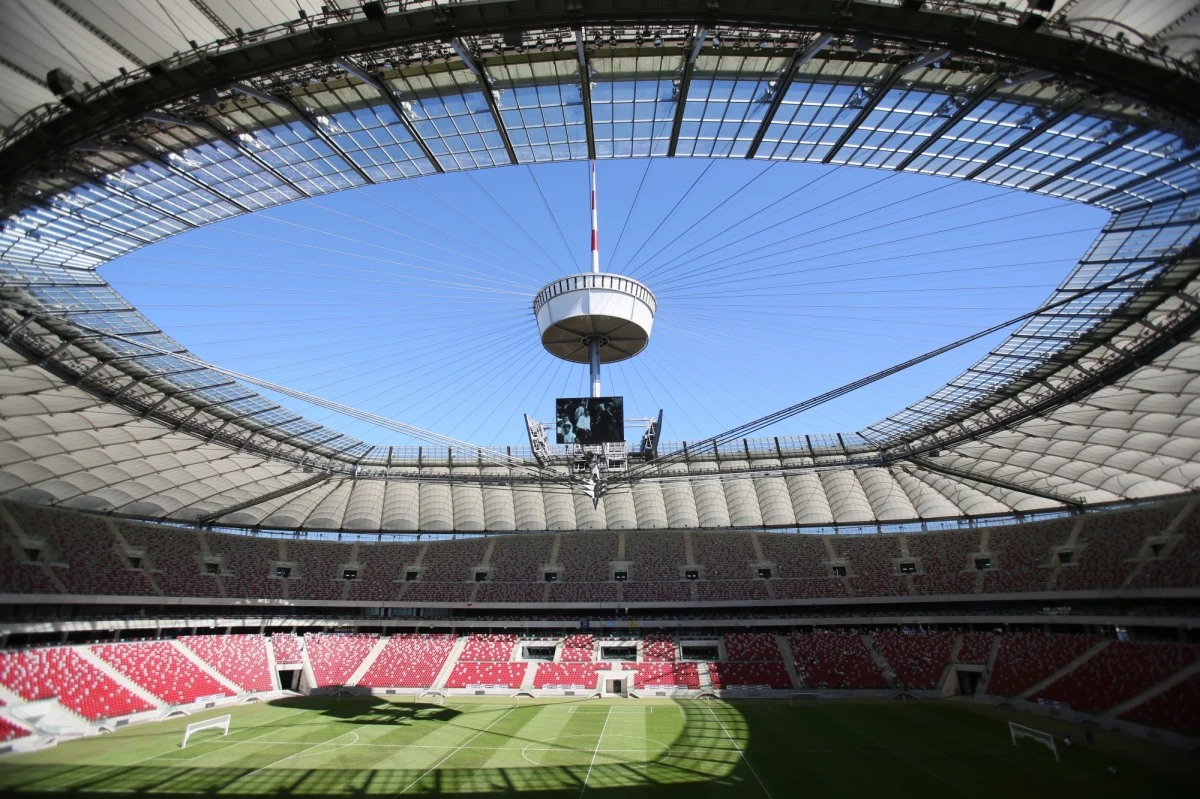 Niższe o 2,5 miliona złotych koszty funkcjonowania i przychody większe niż zakładano o 3 miliony. Stadion Narodowy w Warszawie pierwszy raz ujawnił swoje wyniki finansowe. Raport obejmuje okres od stycznia do lipca. Po 7 miesiącach jest lepiej niż zakładano w biznesplanie, ale do stadionu wciąż więcej dokładamy niż zarabiamy na nim. 
