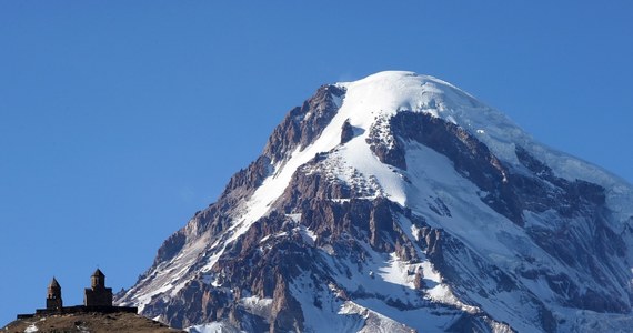 Rano polskiego czasu sześciu rosyjskich ratowników zaczęło wspinaczkę na górę Kazbek na Kaukazie. Wczoraj pojawiła się wiadomość, że zgubił się tam alpinista z Polski. 