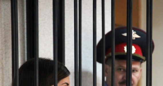 Jedna z odbywających karę więzienia członkiń rosyjskiej grupy punkrockowej Pussy Riot Nadieżda Tołokonnikowa, która w poniedziałek podjęła głodówkę, trafiła do odosobnionej celi. Izolatka -  według więziennych władz - ma jej zapewnić bezpieczeństwo.
