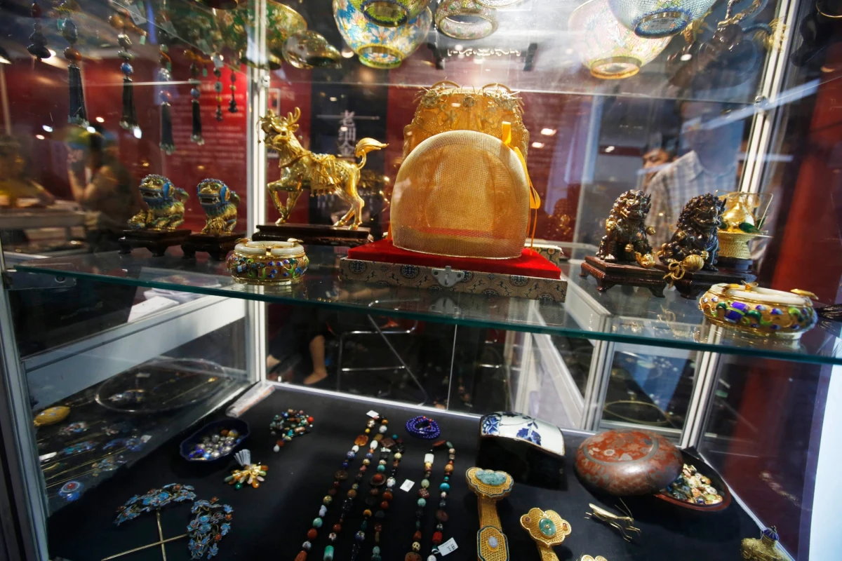 Najsłynniejsze zakłady jubilerskie na Francuskiej Riwierze zainstalują rozpylacze gazu zawierającego sztucznie stworzone unikatowe cząsteczki DNA. Ma to powstrzymać rosnącą fale gangsterskich napadów i znacznie ułatwić odnajdywanie sprawców kradzieży drogocennej biżuterii.