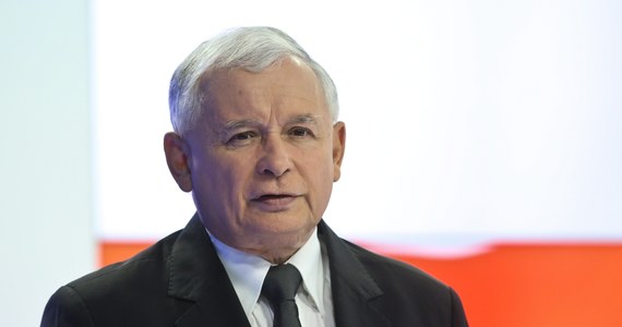 "Tezy dotyczące zamachu w Smoleńsku powinny być także przedmiotem konferencji o katastrofie smoleńskiej. Efekty debaty mogą być nieprzyjemne dla rządzących" - mówi Jarosław Kaczyński pytany o spotkanie ekspertów i naukowców organizowane przez prof. Michała Kleibera. 