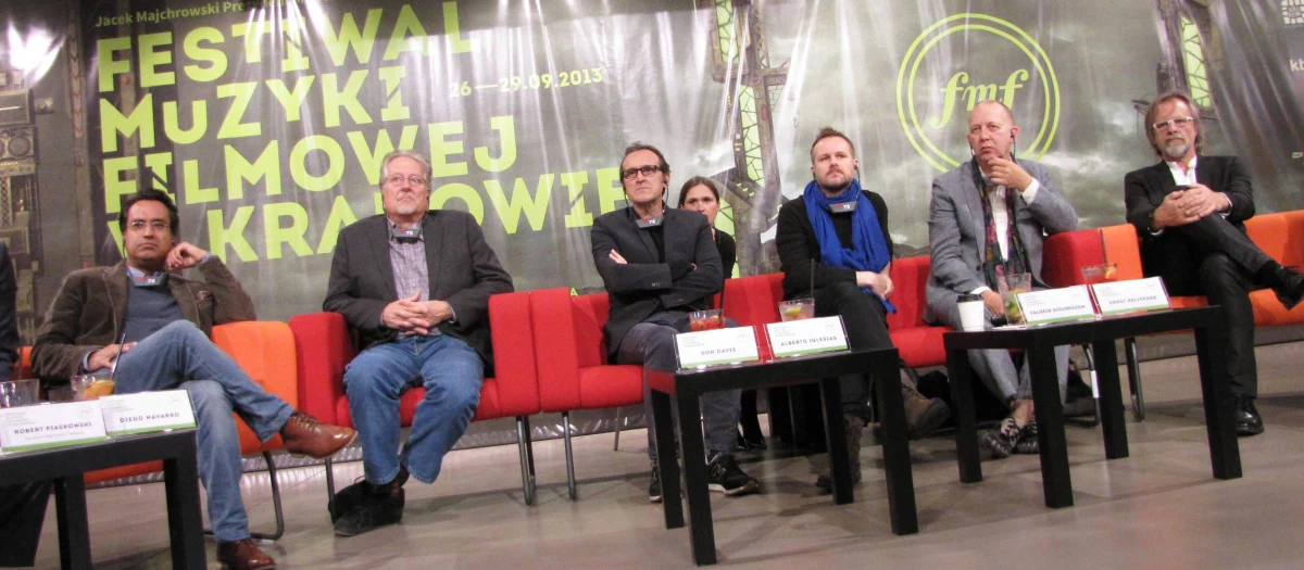 Od tradycyjnego pokrojenia tortu przez grupę wybitnych kompozytorów rozpoczął się 6. krakowski Festiwal Muzyki Filmowej. "Nie jest za słodki, ma bardzo osobliwy, delikatny smak. Wydaje mi się, że taki sam smak ma festiwal" - mówił laureat Oscara za muzykę do "Marzyciela", kompozytor Jan A. P. Kaczmarek.