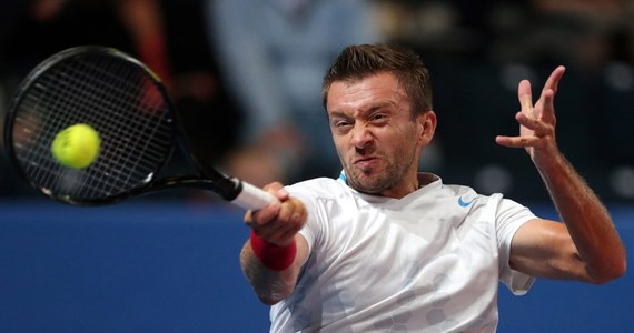 Michał Przysiężny awansował do drugiej rundy turnieju ATP Tour na twardych kortach w Tokio (pula nagród 1,29 mln dol.). Polak wygrał z hiszpańskim tenisistą Marcelem Granollersem-Pujolem 1:6, 6:3, 6:4. 