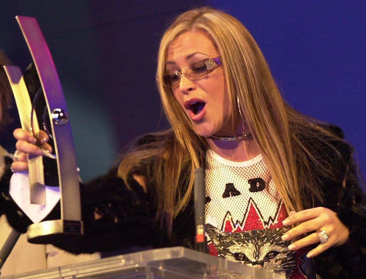 Znana amerykańska piosenkarka Anastacia zdradziła, że po raz drugi zdiagnozowano u niej raka piersi. W specjalnym oświadczeniu poinformowała, że z tego powodu poddała się podwójnej mastektomii.