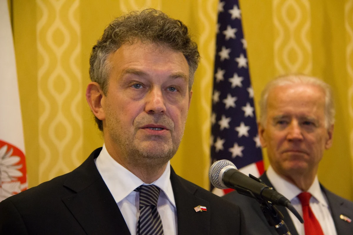 „Z całą pewnością problemy budżetowe USA, tzw. shutdown to nie jest dobra wiadomość. Z wielu powodów. Gospodarka to jest tylko jedna strona. Myślę, że gorszą wiadomością jest to, iż to wpływa na obniżenie prestiżu Stanów Zjednoczonych, a nam jako sojusznikowi zależy, aby pozycja USA na globalnym rynku była wysoka i stabilna”  – mówi w rozmowie z korespondentem RMF FM Pawłem Żuchowskim Ryszard Schnepf, ambasador RP w Waszyngtonie. 