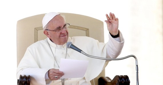 Papież Franciszek zadzwonił  do założyciela znanego na całym świecie ruchu Slow Food, Carlo Petriniego. Ujawnił on, że podczas 20-minutowej rozmowy telefonicznej papież pogratulował mu działalności i pracy, jaką wykonuje. 