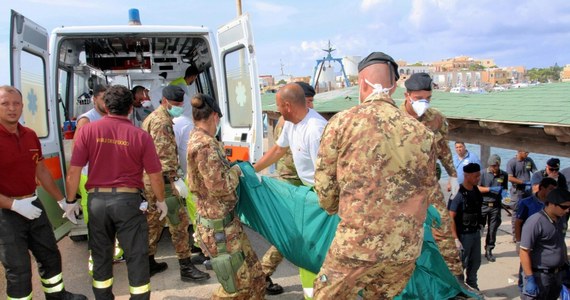 Co najmniej 127 ofiar śmiertelnych, ok. 250 zaginionych - to nowy bilans katastrofy statku z imigrantami koło włoskiej wyspy Lampedusa. Liczba ofiar rośnie z każdą chwilą, bo wyławiane są kolejne ciała. Piątek ogłoszono we Włoszech dniem żałoby narodowej.