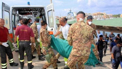 Pod wrakiem i na statku znaleziono dziesiątki ciał imigrantów  