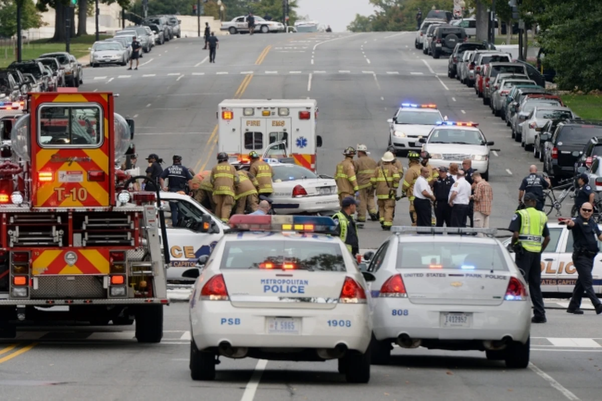 Waszyngtońska policja potwierdziła śmierć kobiety, za którą wszczęto pościg od Białego Domu w pobliże Kapitolu, gdzie znajduje się siedziba Kongresu USA. Podejrzana próbowała wczoraj staranować barierę koło Białego Domu. Policja otworzyła ogień. 