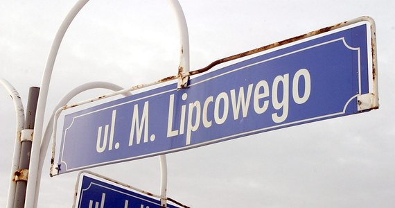 Rząd może poprzeć pomysł usunięcia komunistycznych nazw ulic. Tak wynika z projektu opinii do ustawy - ujawnia "Rzeczpospolita".  