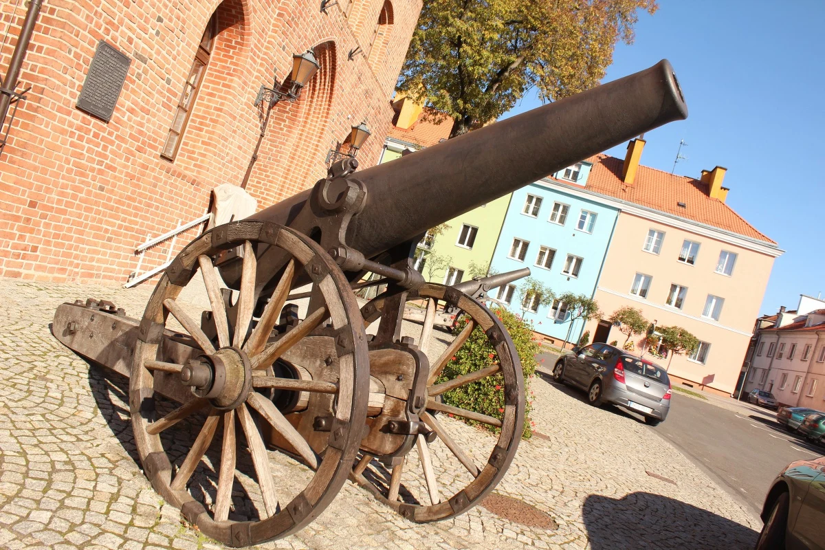 Morąg swego czasu był najbezpieczniejszym miastem, bo stacjonowali w nim amerykańscy żołnierze z rakietami Patriot. Teraz wyrasta na małą rockową stolicę. Dziś Fakty z Twojego Miasta właśnie z Morąga. 