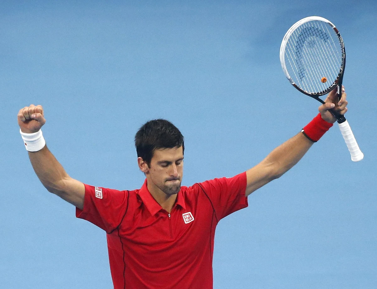 Najwyżej rozstawiony Serb Novak Djokovic pokonał Hiszpana Rafaela Nadala (nr 2.) 6:3, 6:4 w finale turnieju ATP Tour na twardych kortach w Pekinie (pula nagród 3,57 mln dol.). Mimo to serbski tenisista odda w poniedziałek rywalowi prowadzenie w rankingu.