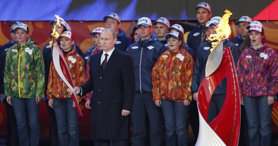 Rosja na moment wstrzymała oddech. Zgasła pochodnia z ogniem olimpijskim niesiona przez byłego sportowca Szawarsza Karapietiana. Organizatorzy  Zimowych Igrzysk Olimpijskich w Soczi musieli pomóc sobie zapalniczką. 