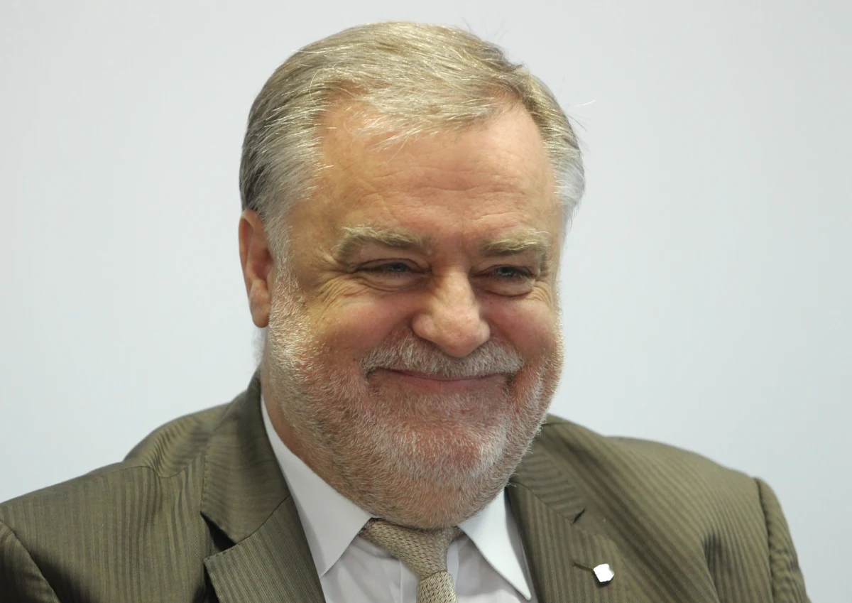 Ponad 350 tysięcy złotych wypłacił sobie odwołany już szef Instytutu Transportu Samochodowego. Andrzej Wojciechowski brał pieniądze za swoje analizy. Nie tylko sam ze sobą zawierał umowy, ale robił to również bez zgody ministra transportu - ustaliła dziennikarka RMF FM Agnieszka Burzyńska. 