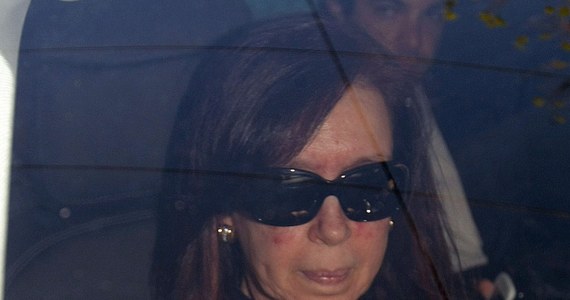 Prezydent i szef rządu Argentyny Cristina Fernandez de Kirchner zostanie dziś poddana operacji głowy. Lekarze mają usunąć jej krwiaka mózgu. W sobotę lekarze zalecili pani prezydent wzięcie miesięcznego urlopu z powodów zdrowotnych.