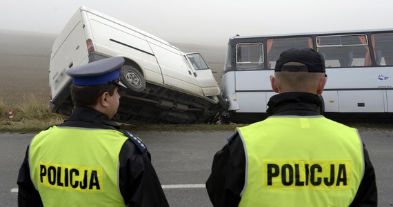 Do zderzenia autobusu z samochodem dostawczym doszło w miejscowości Roźwienica na Podkarpaciu. Autobusem jechały na zawody dzieci w wieku szkolnym. Sześcioro z nich zostało niegroźnie rannych.