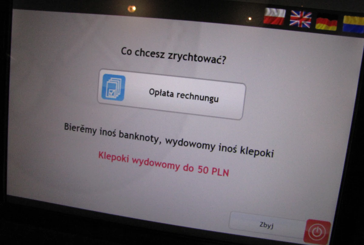 W tyskim magistracie stanął automat do wnoszenia opłat urzędowych. Urządzenie jest niezwykłe, bo wyświetla instrukcje nie tylko w języku polskim, angielskim i niemieckim, ale również w śląskim. 
