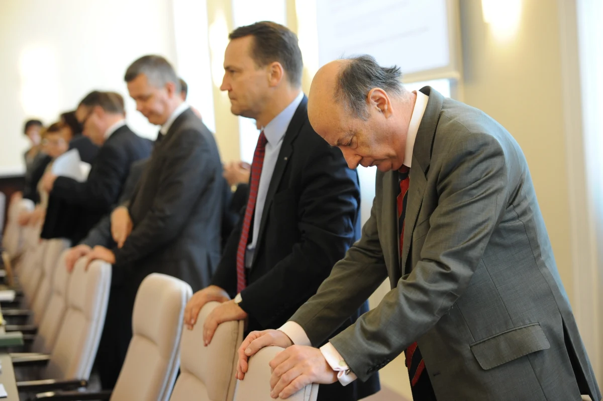 Ponad 400 milionów złotych chce w przyszłym roku przeznaczyć rząd na to, aby pomóc młodym na rynku pracy - donosi "Rzeczpospolita". "Zmiany wejdą w życie od stycznia" – mówi gazecie wiceminister pracy Jacek Męcina. 