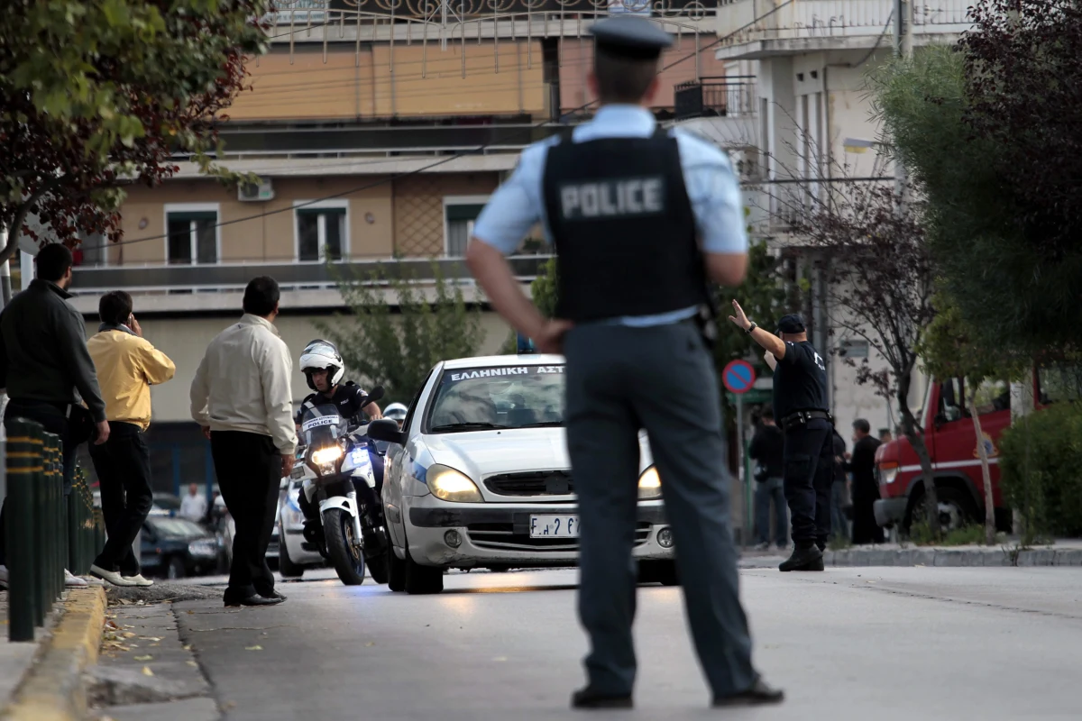 Grecka policja zatrzymała dwóch mężczyzn próbujących sprzedać rzeźbę sprzed ponad 7 tysięcy lat. Handlarze antyków chcieli ją sprzedać za 3,5 miliona euro. 