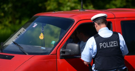 15 tys. policjantów będzie w Niemczech przez całą dobę kontrolować prędkość na drogach w kraju. Nie chodzi nam o to, by zainkasować jak najwięcej pieniędzy, lecz by kierowcy zdjęli nogę z gazu - oświadczyło MSW.  