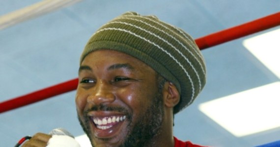 Były mistrz świata wagi ciężkiej Lennox Lewis poważnie myśli o powrocie na zawodowy ring. Amerykanin ostrzy sobie pięści na czempiona IBF, WBA, IBO oraz WBO Władimira Kliczkę. Lewis chce dostać za walkę bagatela... sto milionów dolarów. 