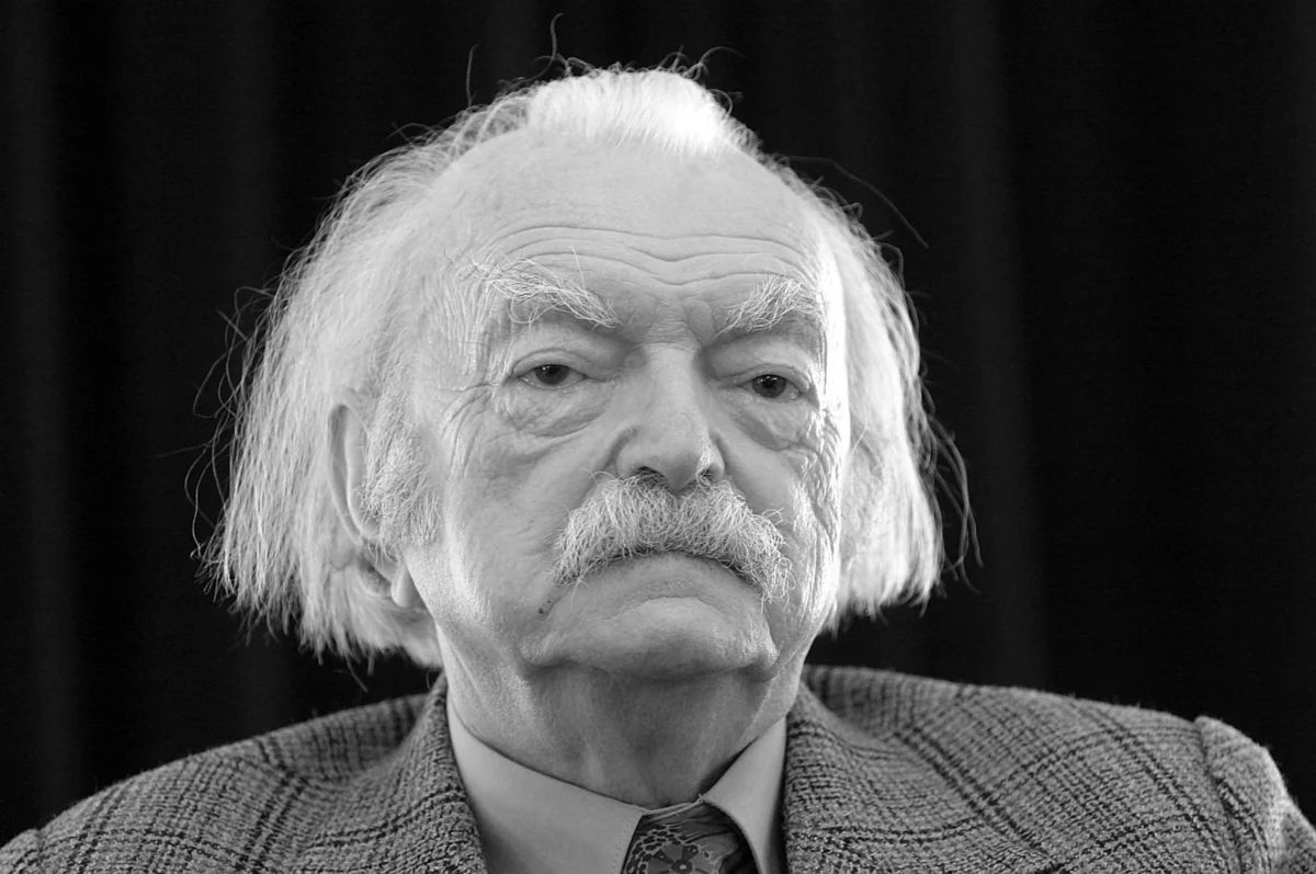 Edmund Niziurski - pisarz, twórca klasyki literatury młodzieżowej, autor "Księgi urwisów", "Sposobu na Alcybiadesa" i "Niewiarygodnych przygód Marka Piegusa" - nie żyje. Pisarz zmarł w Warszawie. Miał 88 lat.