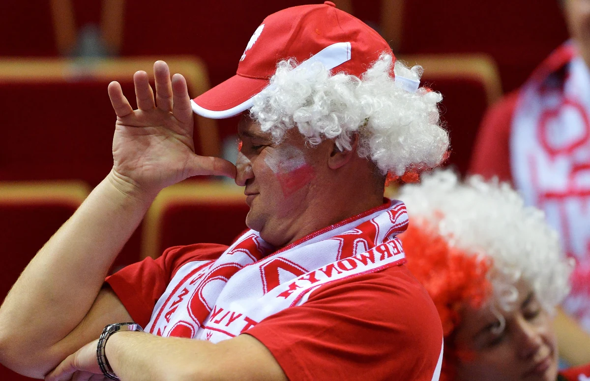 „Porażki z Ukrainą i Anglią oraz brak awansu na mundial będą kompromitacją” - powiedzą niektórzy. Prawdziwy dramat przeżylibyśmy jednak po klęskach w Brazylii, gdy musielibyśmy wysłuchiwać wypowiedzi naszych graczy – parafrazując klasyka – o tym, że „była niedziela, godzina 17, a pogoda w Ameryce Południowej też nie dopisywała do grania w piłkę". A w pełni poważny – po utracie szans na grę na Euro 2016. Oznaczałoby to bowiem, że wylądowaliśmy już w czwartej europejskiej lidze.