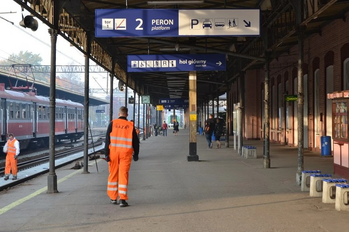 Toruńskim władzom wreszcie udało się wybrać wykonawcę, który wyremontuje dworzec główny. Gruntowna odnowa stacji będzie kosztować 46 milionów złotych i skończy się w 2015 roku.