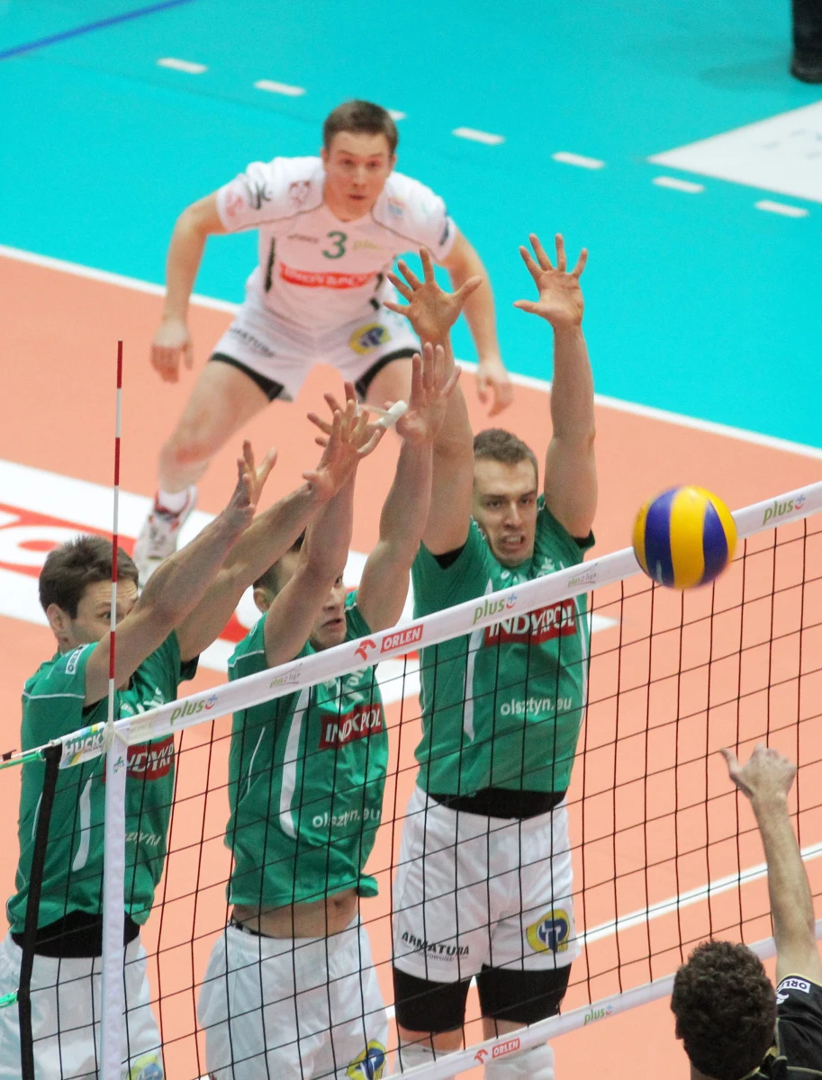 Jastrzębski Węgiel przegrał na własnym parkiecie z Indykpolem AZS Olsztyn 1:3. To kolejny mecz pierwszej kolejki nowego sezonu siatkarskiej Plus Ligi.