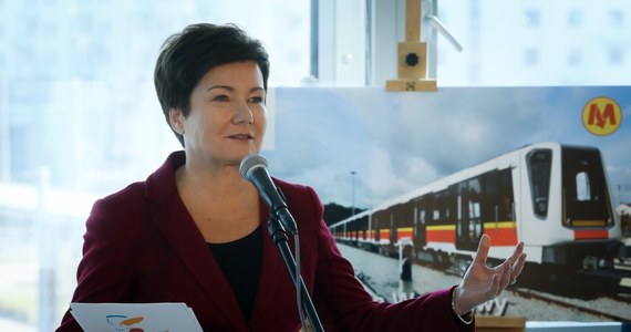 „Referendum mi pomogło; to dla mnie wyraz zaufania, ale także zobowiązanie do jeszcze bardziej wytężonej pracy” - oświadczyła prezydent Warszawy Hanna Gronkiewicz-Waltz. Według sondażowych wyników referendum ws. przedterminowego odwołania zachowa ona urząd. Frekwencja nie osiągnęła wymaganego progu. 